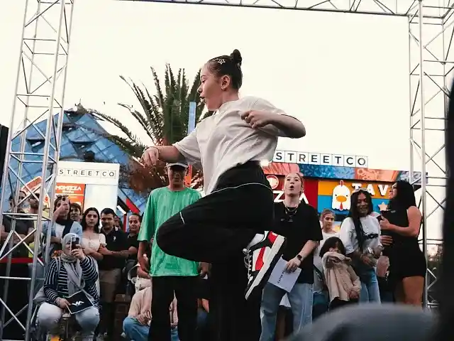 Bakı'da Dansın Kalbi: Neden Dans Etmek İçin En İyi Yer Burası?